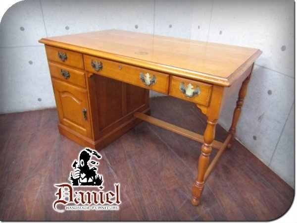 □Daniel/横浜ダニエル□最高級□片袖机□A-302□樺桜材□クラシック