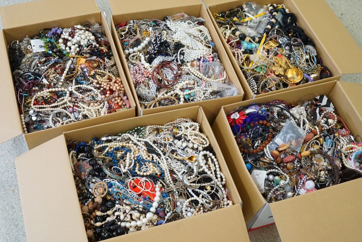 大量 100kg アクセサリー ネックレス 指輪 リング ブローチ など