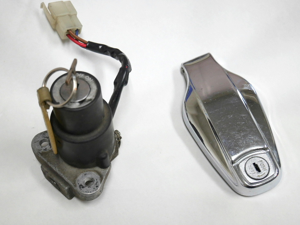 赤字超特価，新品 ヤマハＸＳ６５０　１９８０年　純正メインキーとタンクキャップ中古　ＵＳモデル