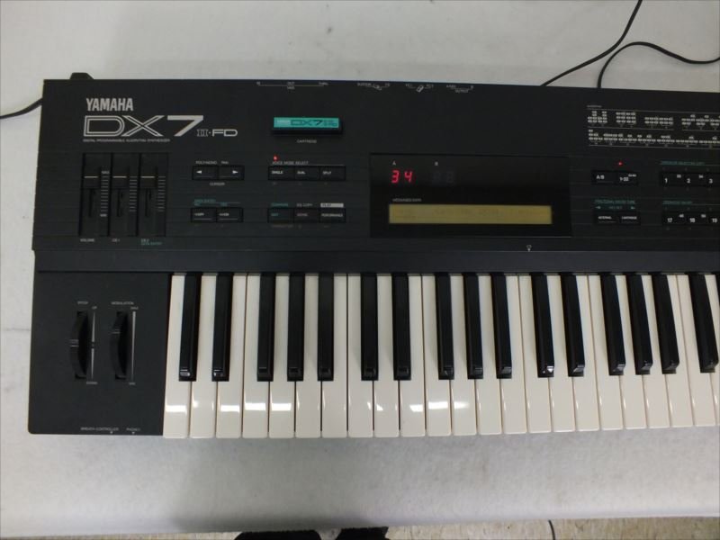 YAMAHA ヤマハ DX7 II FD シンセサイザー ハードケース付き ハード 
