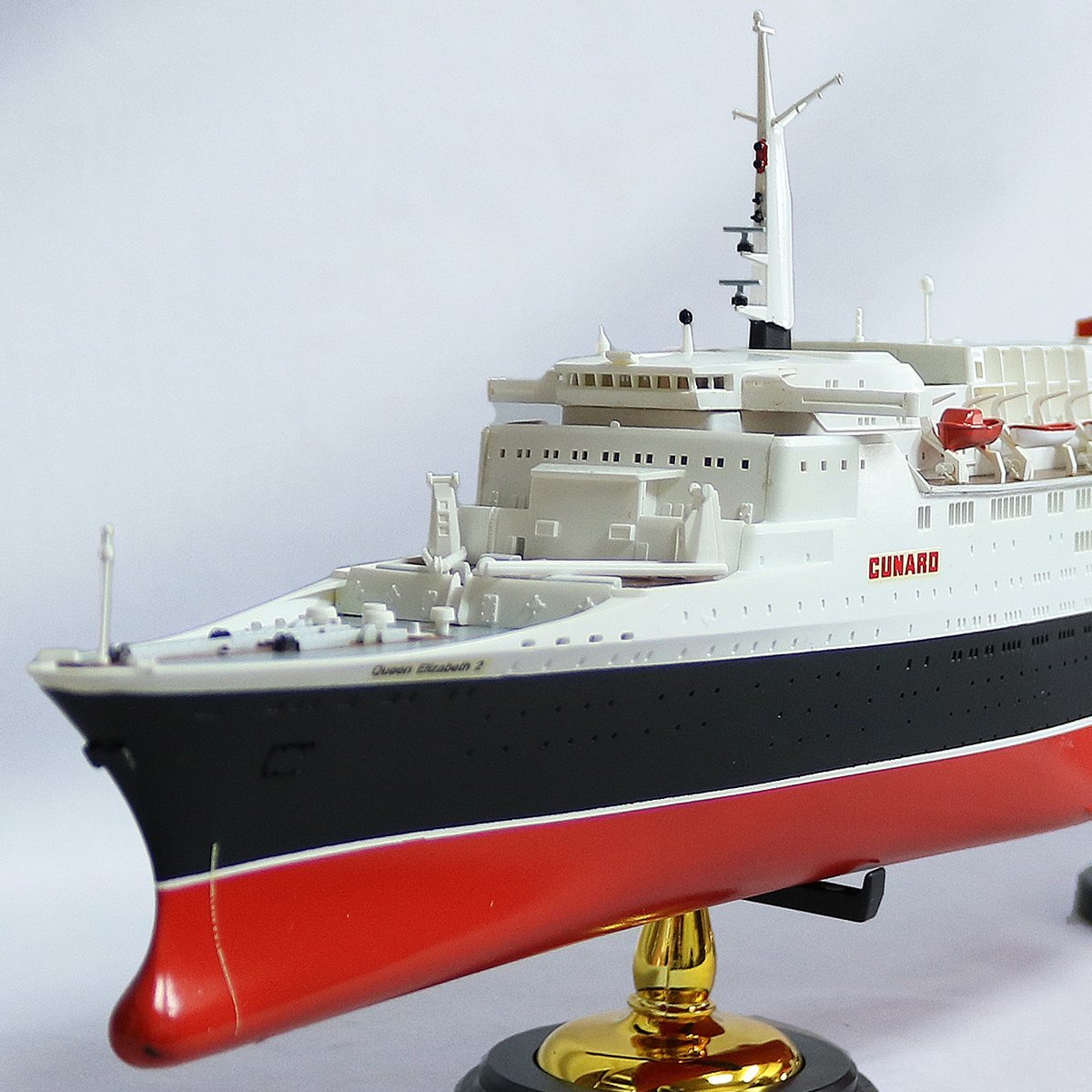 RMS Queen Elizabeth 2 クイーンエリザベス 2（完成品プラモデル