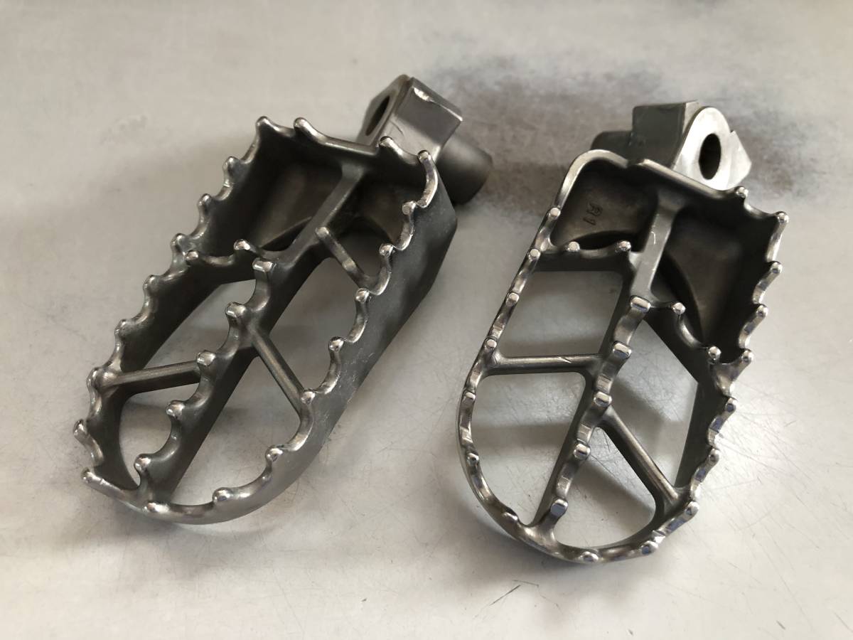 絶版チタンステップ　YZ125 YZ250F YZ450F WR250F バイク 絶版チタンステップ YZ125 YZ250F YZ450F WR250F