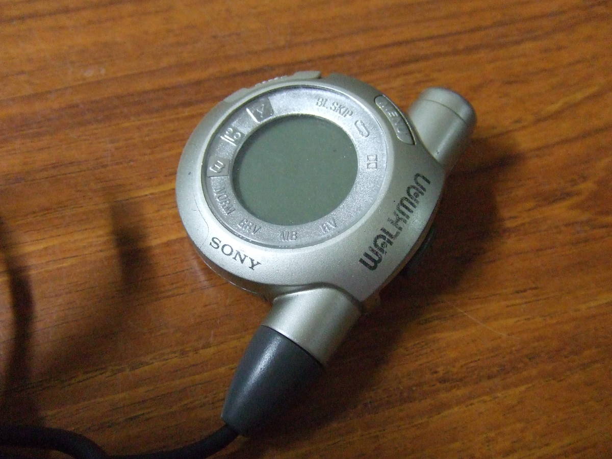 e21 SONY カセットウォークマン用リモコン 型番不明　中古　未確認　現状品 ソニー