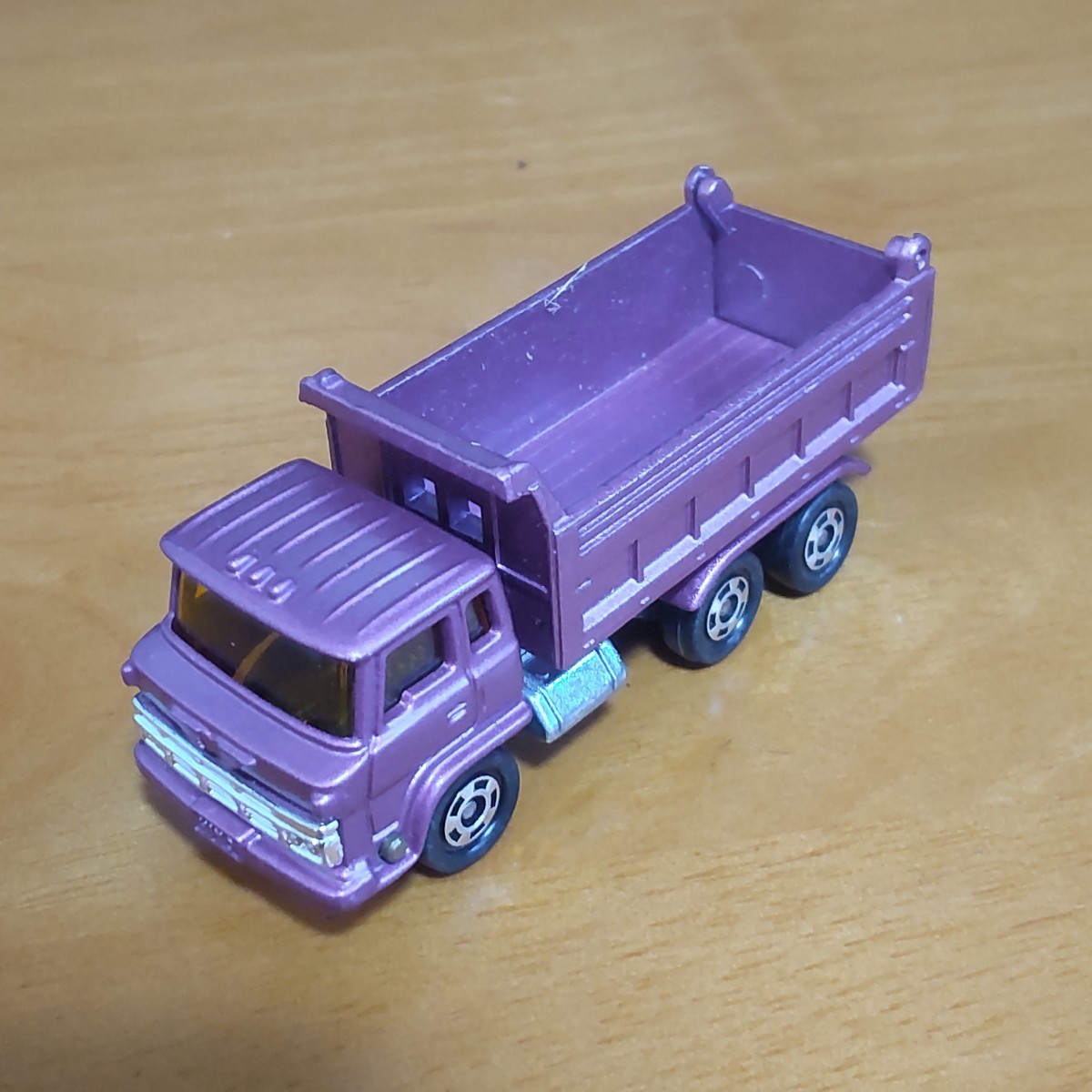 レア 当時物 ダンプトラック トミカ 黒箱 52 日野 ダンプカー 紫