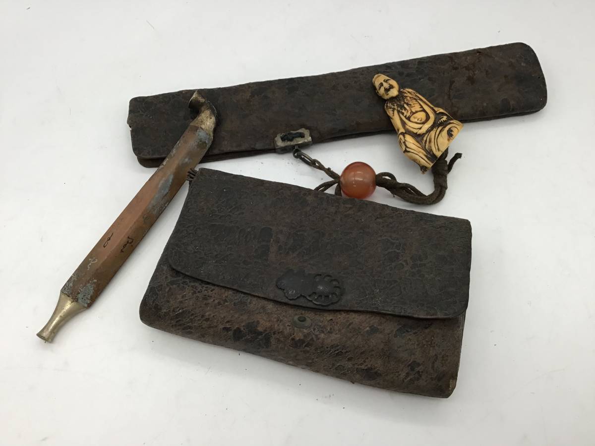 ＃7460　根付細工羅漢像彫根付 キセル・煙草入れ レザー 革製 瑪瑙？ 桐紋前金具 煙管筒 時代物 なた豆煙管 喫煙具 京都旧家蔵出しうぶだし