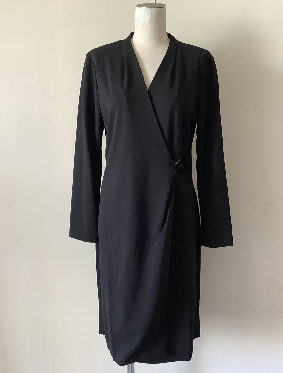 日本発送DKNYダナキャランニューヨーク新品10♪BLACKかっこいいガンメタ色のウエスト金具が素敵なラップ風ワンピース