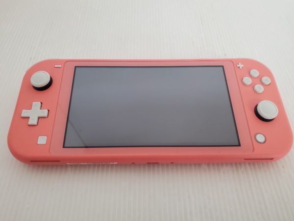 SE2056-0824-49 【中古】 任天堂 Nintendo Switch Lite ニンテンドースイッチ ライト コーラル HDH-001 ゲーム機本体