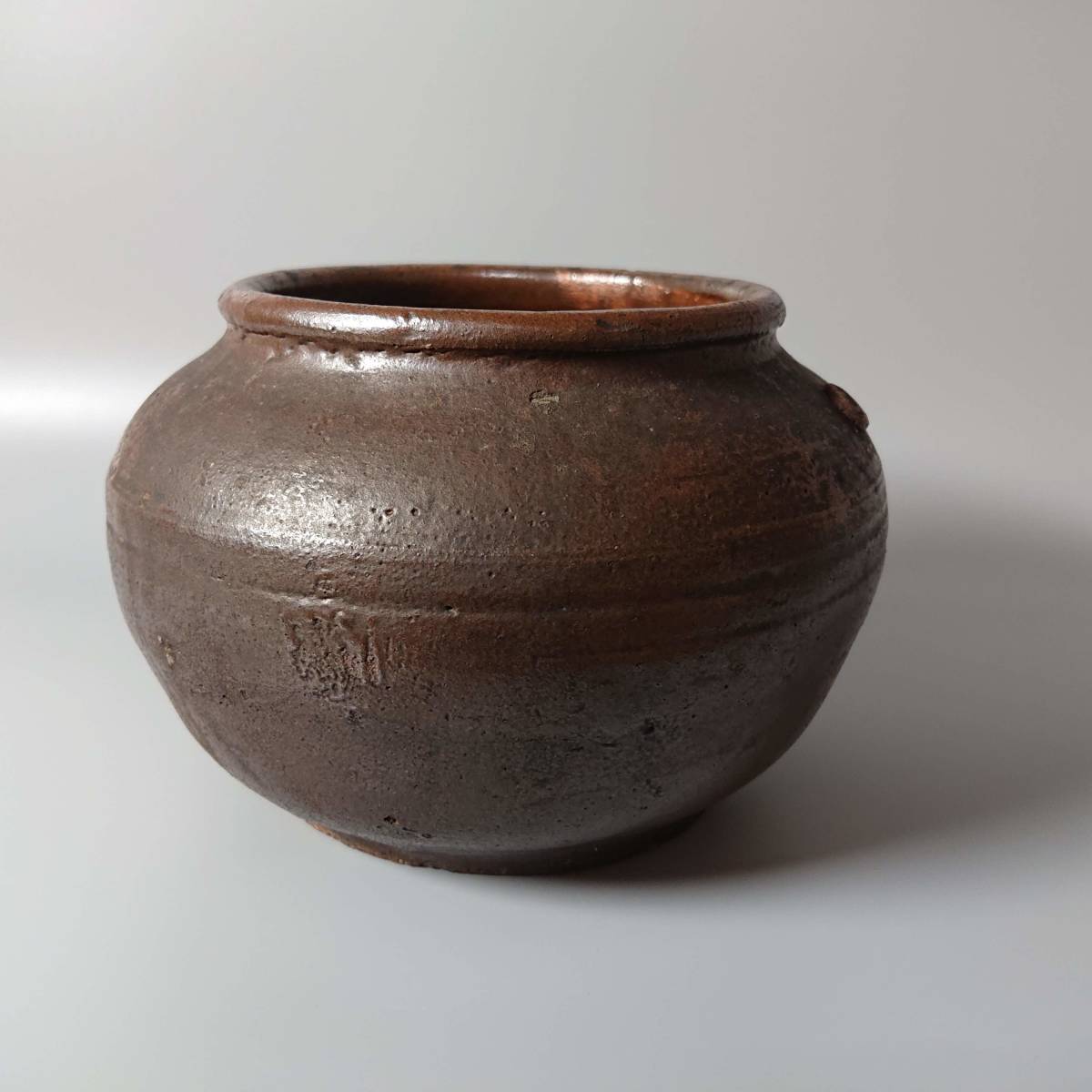桃山-江戸時代初期 黒唐津水差 擂座茶入 (検)古唐津 黄瀬戸 鉄釉 桃山-江戸時代初期 黒唐津水差 擂座茶入 (検)古唐津 黄瀬戸 鉄釉