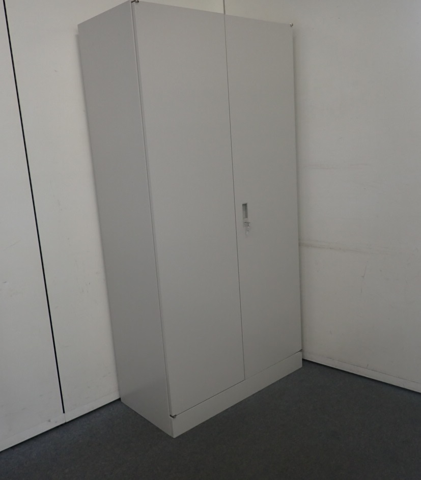 ②オカムラ　両開書庫　42シリーズ　ｈ1800