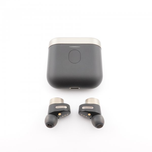 0385 【1円開始】 バウワースアンドウィルキンス / Bowers & Wilkins 完全ワイヤレス・インイヤーヘッドホン チャコール PI7/C