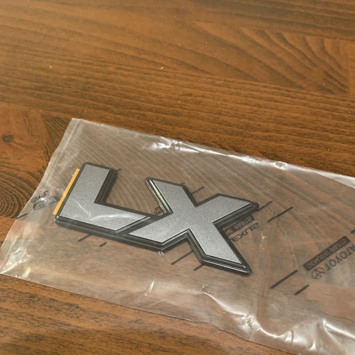 ランクル 70 ナロー LX リアエンブレム トヨタ純正品 ！