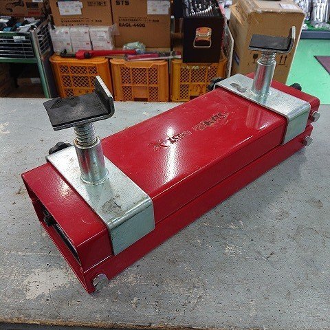 【中古現状品】ハンドル無し　ASTRO　アストロプロダクツ　バイクジャッキ &frasl; モーターサイクルジャッキ アストロプロダクツ - モーターサイクルジャッキ（MZJ01） ジャッキ（バイク用品｜車用品