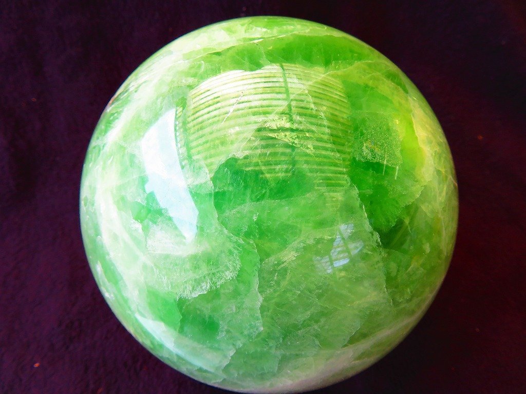 驚きの破格値，正規品 超美しい 金運 天然石 七彩虹いり100Aファントムフローライト丸玉巨大台付き4.05kg 160㎜ tｋ52(原石)｜売買されたオークション情報、yahooの商品情報をアーカイブ公開 - オークファン 原石