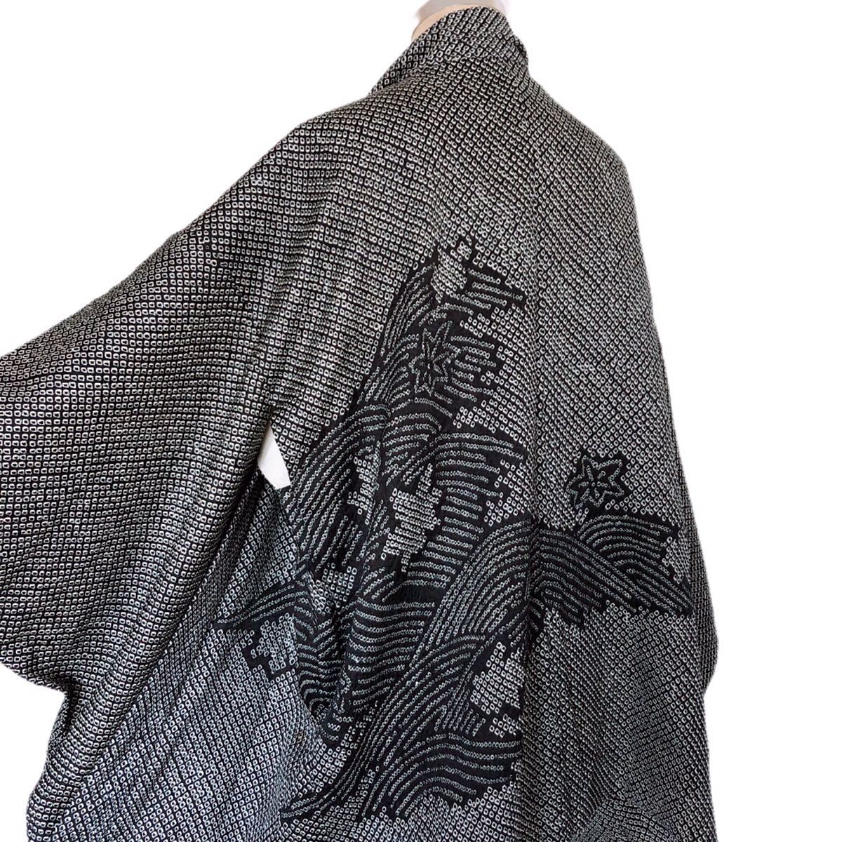 【ルネートル】総絞り 羽織 着物 黒 紅葉に波文様 生地 和布 着物リメイク 素材 肩身丈78 裄丈67 ★同梱可★ 9077