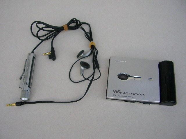 ☆動作品 ソニー SONY MZ-E700 MDウォークマン ポータブルMDプレーヤー