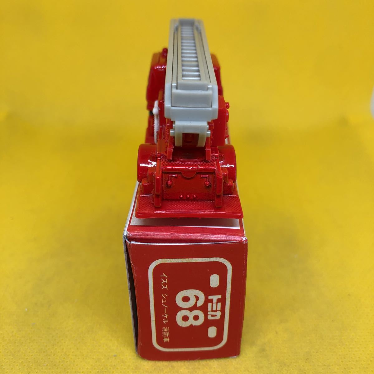 トミカ 日本製 赤箱 68 いすゞ シュノーケル ハシゴ 消防車 当時物