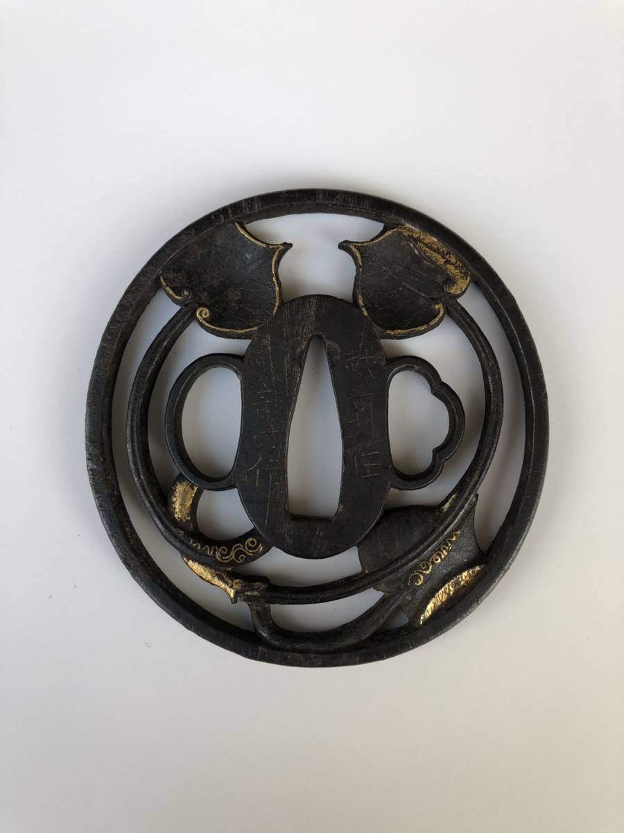 日本刀装具 鉄鍔 透かし鍔 越前住 記内作 金象嵌 葵紋