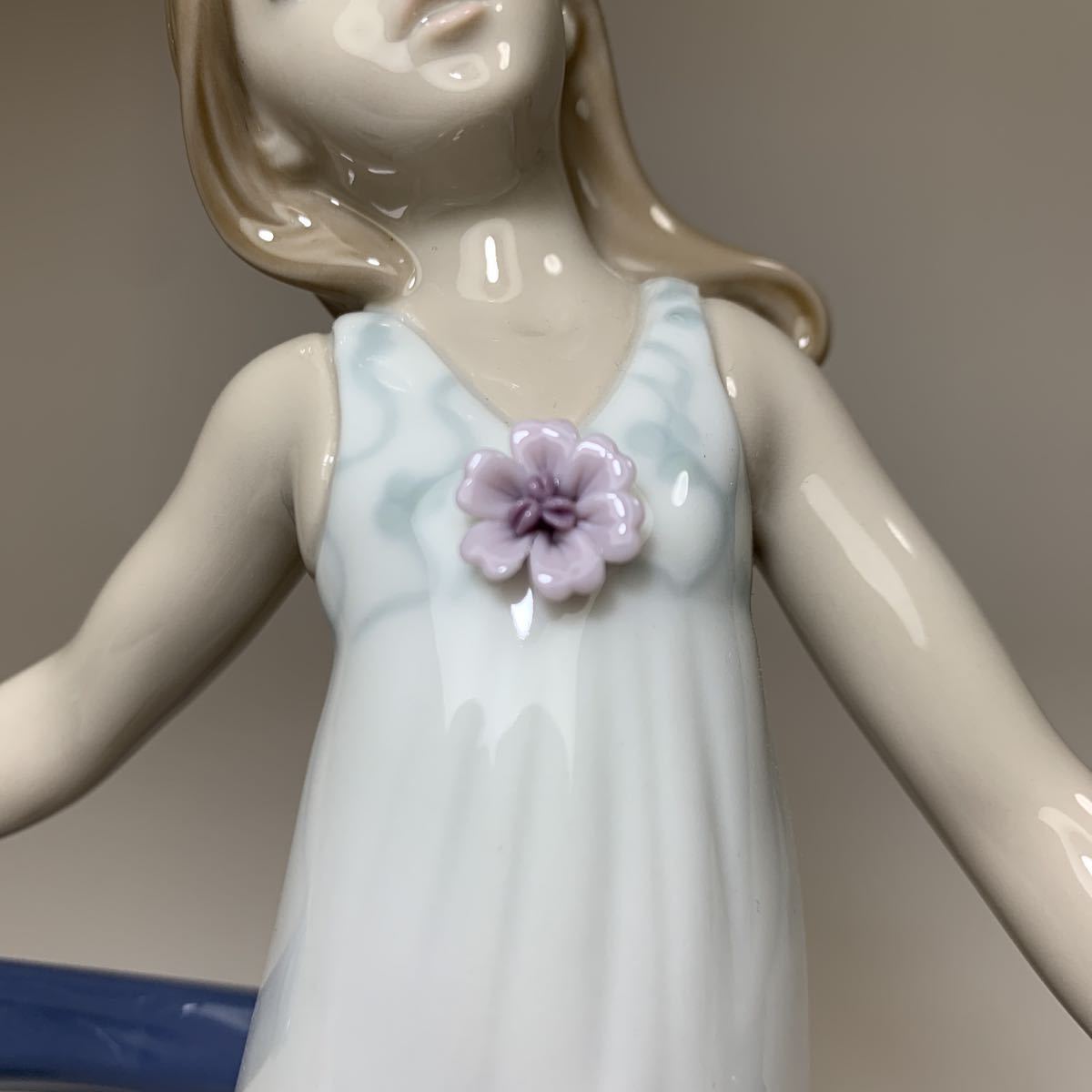 人気セール，低価 LLADRO リヤドロ【そよ風のダンス】女の子 フィギュ 