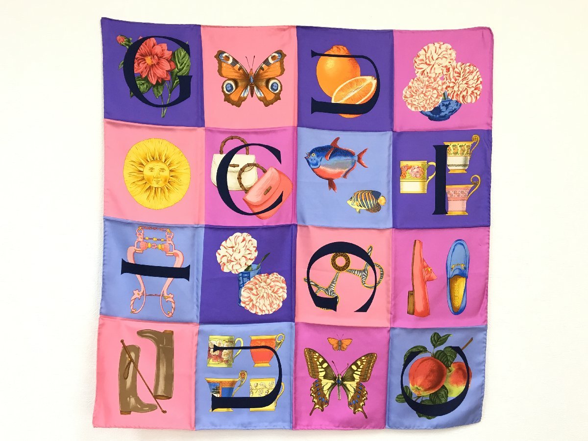 GUCCI スカーフ ロゴ 蝶 靴 太陽 魚 花 バッグ 食器 総柄 シルク100％ マルチカラー 中古【UW090488】