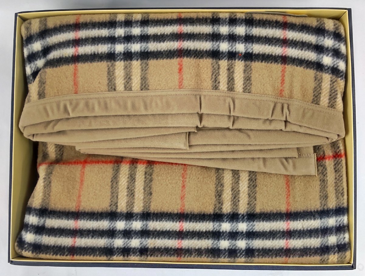 Burberry バーバリー ウール100%毛布 140×200cm 西川産業株式会社 Burberry バーバリー ウール100%毛布 140×200cm 西川産業株式会社