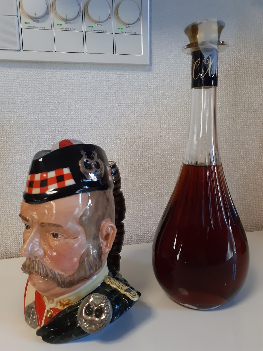 古酒ウイスキーコニャック オタールX.O.バカラボトルGRANT'S 25年陶器ボトル ロイヤルドルトン2本まとめて！難有りです。