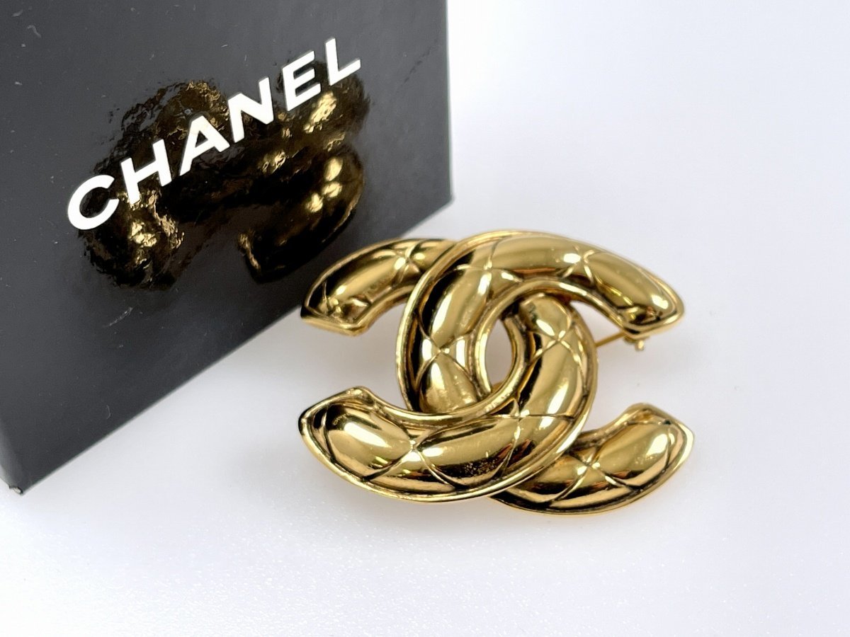 CHANEL シャネル ブローチ ココマーク マトラッセ ゴールドカラー 箱 
