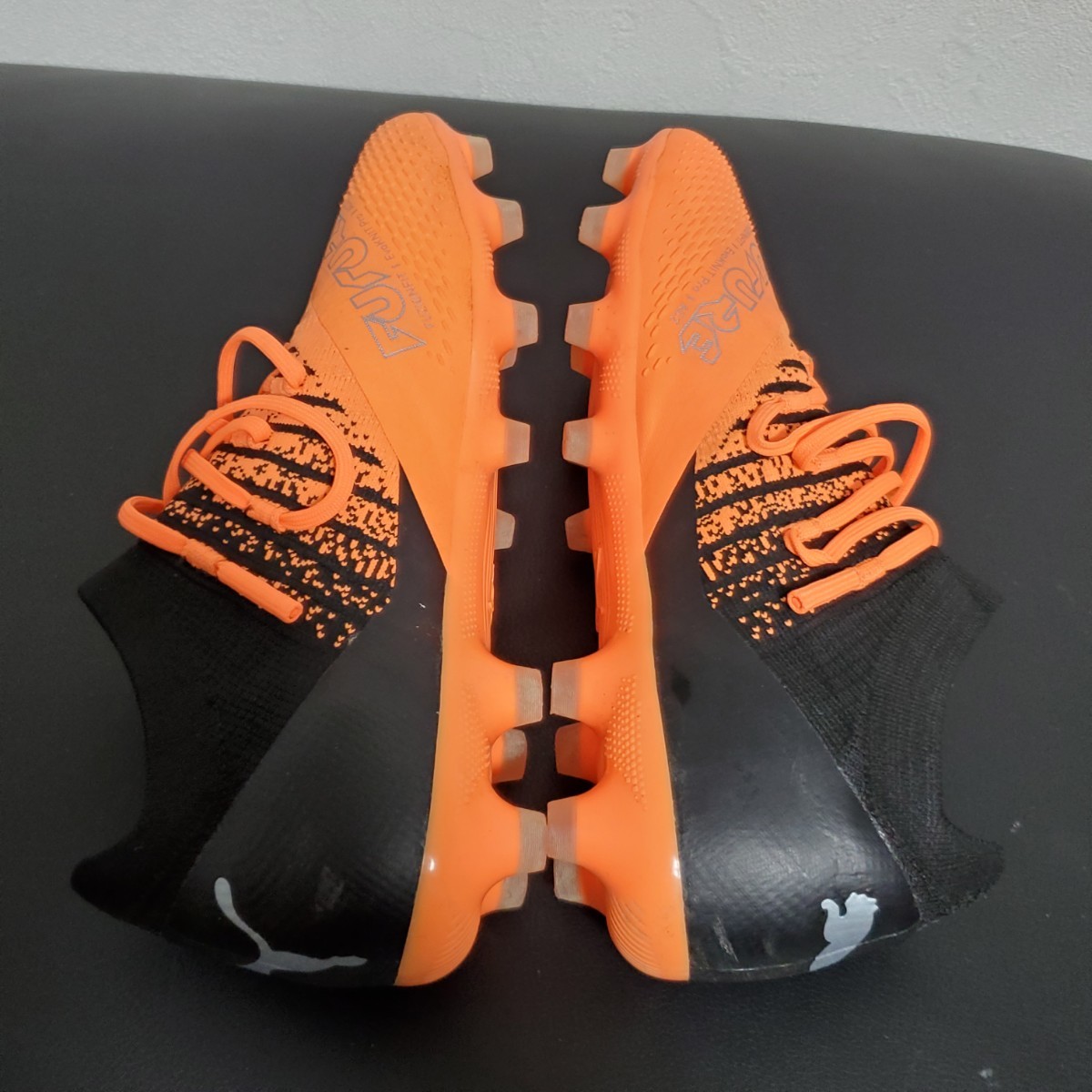 プーマフューチャー Z1.3 MXSG (オレンジ×ブラックサッカーシューズ