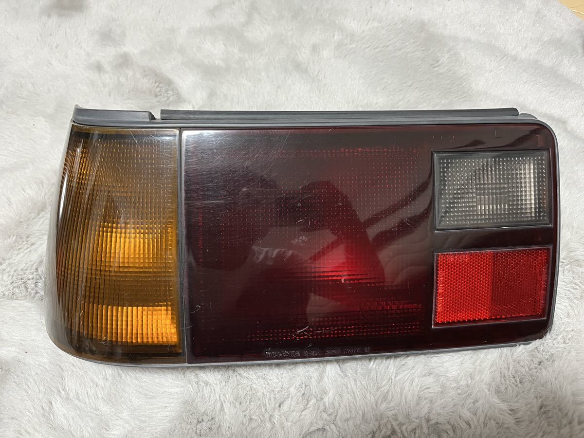 ☆AE86 後期 2ドア トレノ テールレンズ RH 右側 AE86 前期