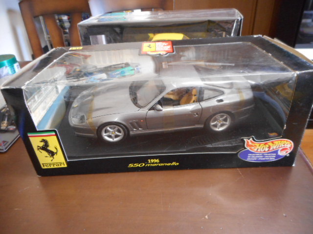 1/18 フェラーリ 550 マラネロ グリジオチタニオ 5.5V12 6MT 1996