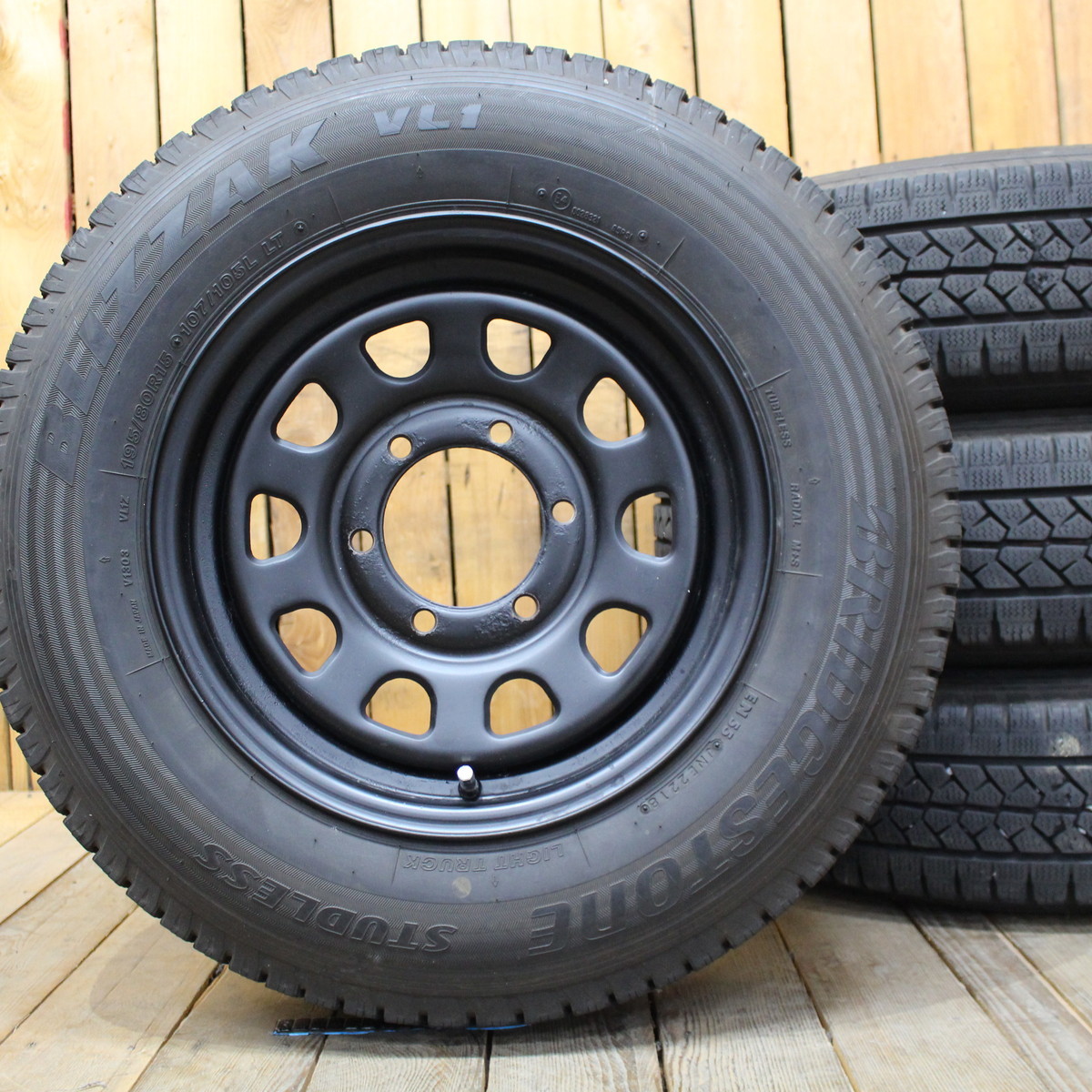 得価，送料無料 200系 ハイエース 全車対応 デイトナブラック 15インチ ブリヂストン ブリザック VL-1 195/80R15 107/105L スタッドレス 4本SET(15インチ)｜売買されたオークション情報、yahooの商品情報をアーカイブ その他