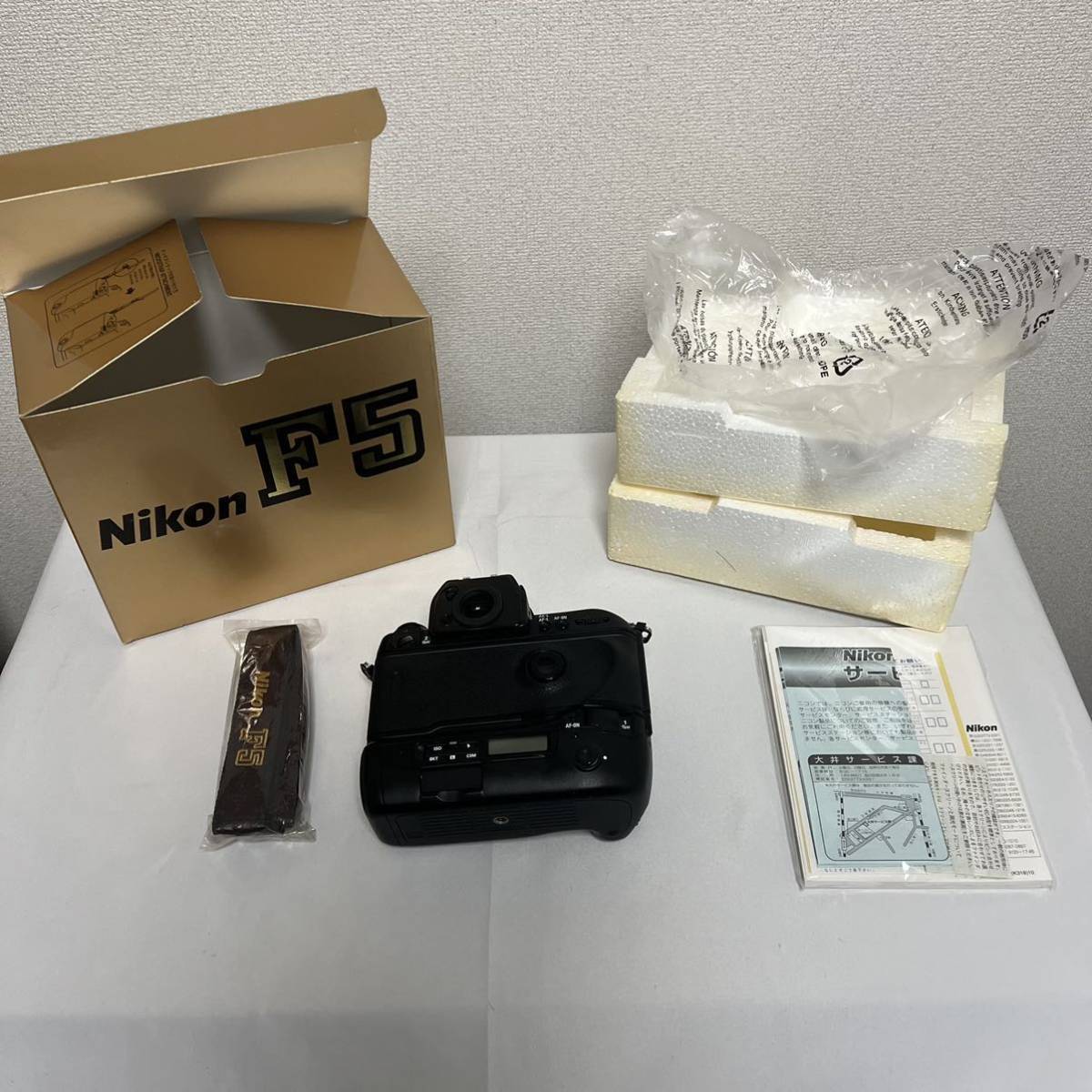 新同品】 Nikon ニコン F5 ボディ 純正ストラップ付 フィルムカメラ F5