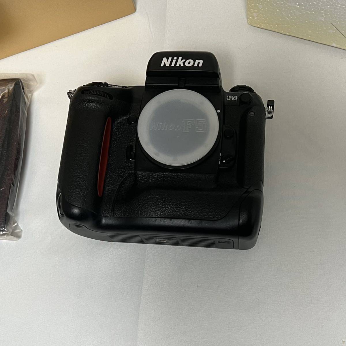 新同品】 Nikon ニコン F5 ボディ 純正ストラップ付 フィルムカメラ F5