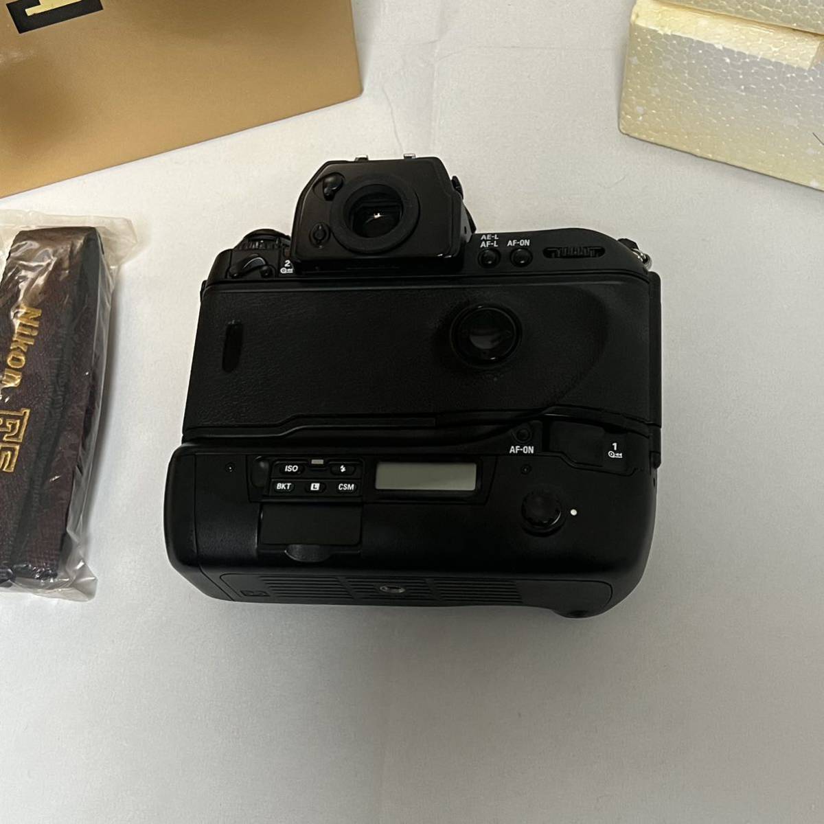 新同品】 Nikon ニコン F5 ボディ 純正ストラップ付 フィルムカメラ F5