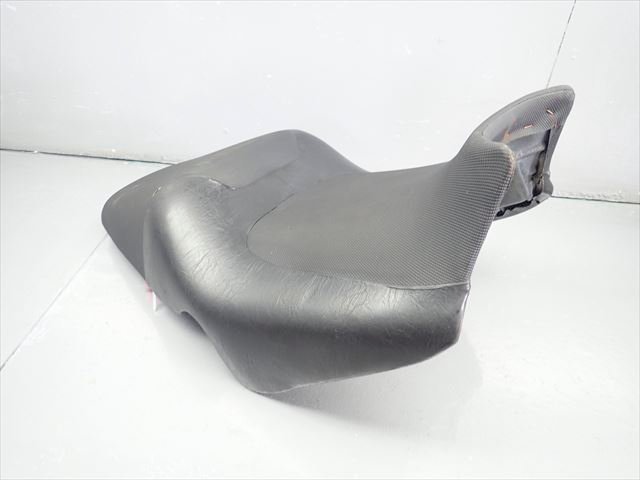 βEI05-3 ホンダ X-4 X4 SC38 (H9年式) 絶版！ 純正 シート 破れ有り！表皮硬化有り！