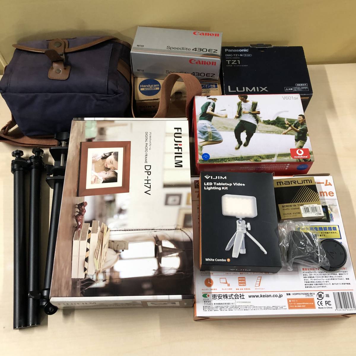 ◎◎カメラ 周辺機器 まとめ セット ③ ［三脚 バック フォトフレーム 充電器 ］ 他 