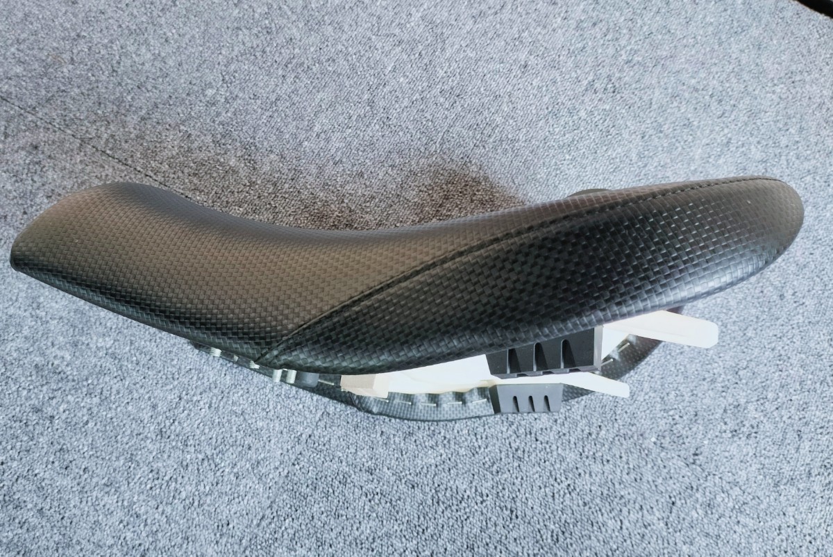 廃盤 美品 隼 デイトナ ローシート COZY 足つき GW71A GSX1300R 