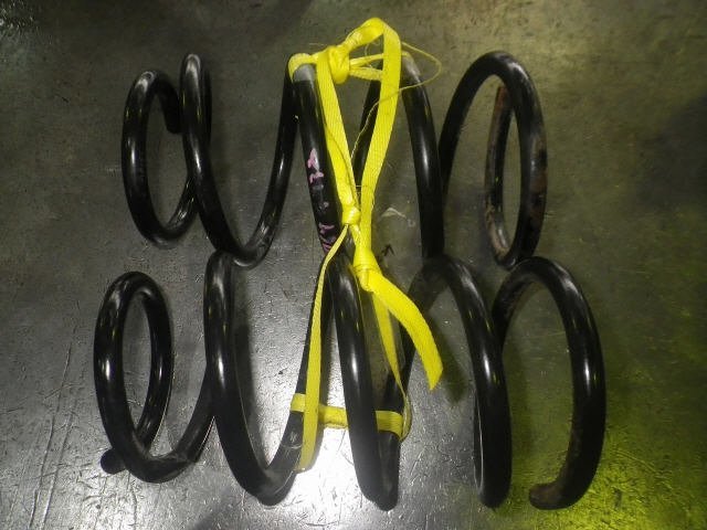 【検査済】 H16年 ディアス TA-TW1 リアスプリングセット 20380TC110 [ZNo:05008163] 9764