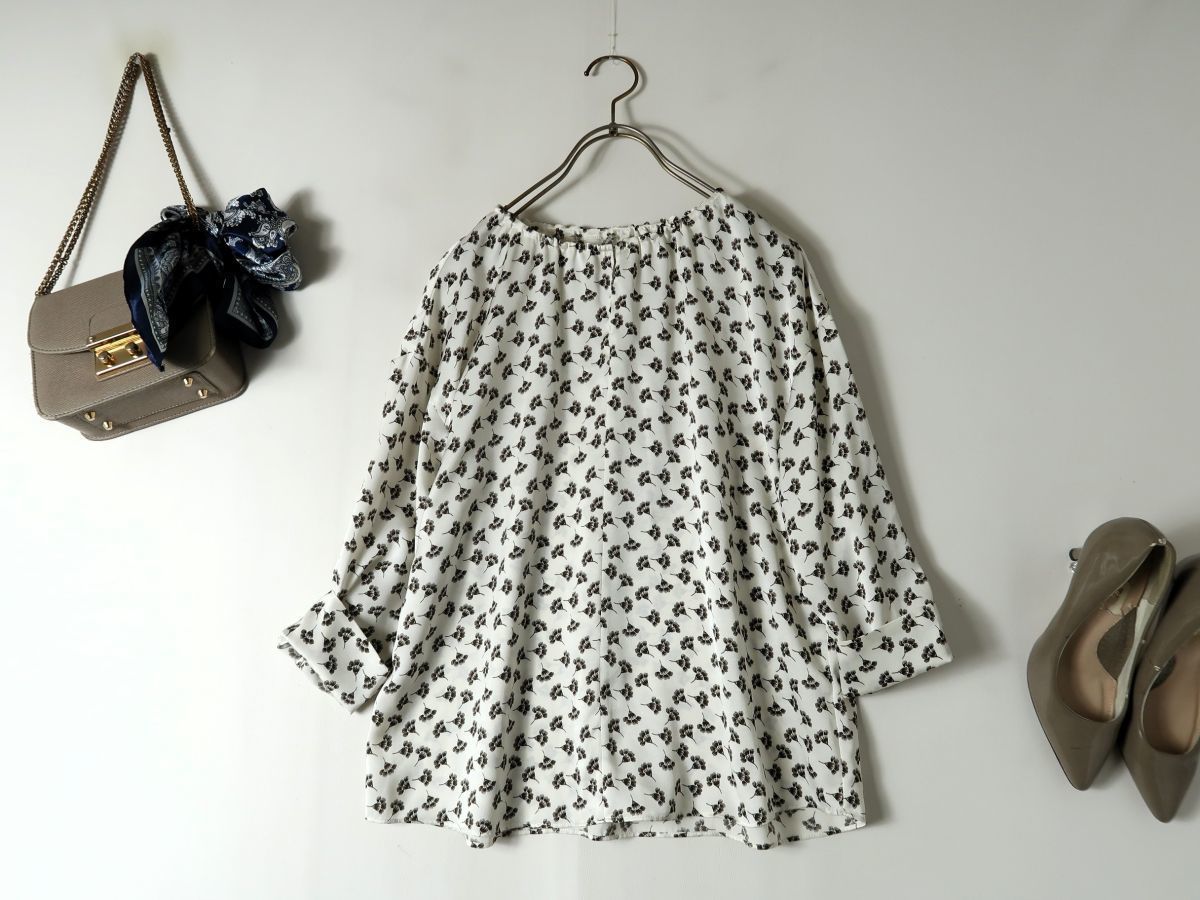 新品☆アンタイトル UNTITLED☆洗える クラシカルフラワーギャザーブラウス 0サイズ 日本製☆A-O 6543