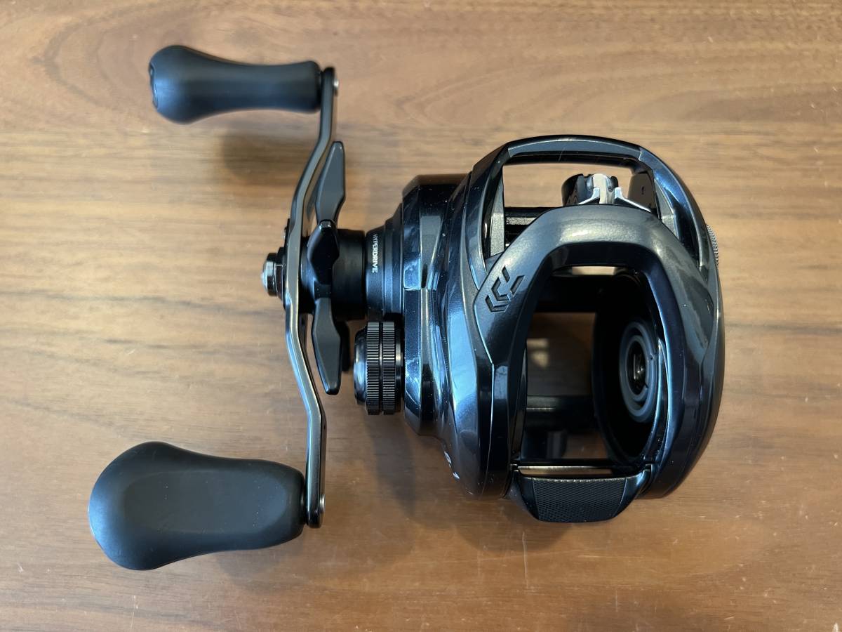 中古美品】ダイワ 21 タトゥーラ TW 300XHL スプールなし ビッグベイト