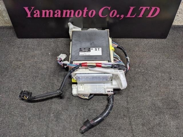 最安値 Ｃ AGH30 アルファード ヴェルファイア 助手席側ヒューズボックス 室内用 前期 89221-58100(トヨタ用)｜売買されたオークション情報、yahooの商品情報をアーカイブ公開 - オークファン トヨタ用