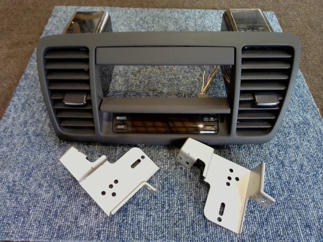 レガシィ CBA-BL5　純正オーディオパネル(1DIN)　時計付、ステー付　23030410