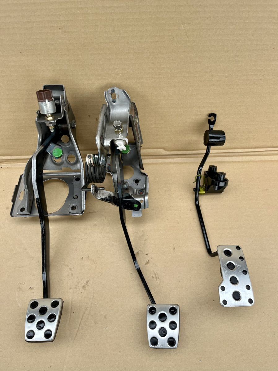 中古アルテッツァ ALTEZZA GXE10 MT/純正ペダル/ブラケットセット，アクセリ，ブレー，クラッチ，フットレストセット