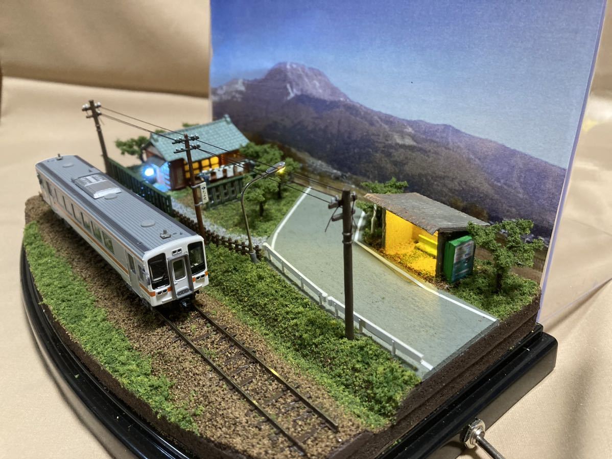 Nゲージ ジオラマ展示台「沿線」 街路灯を点灯させる事が可能です。 N