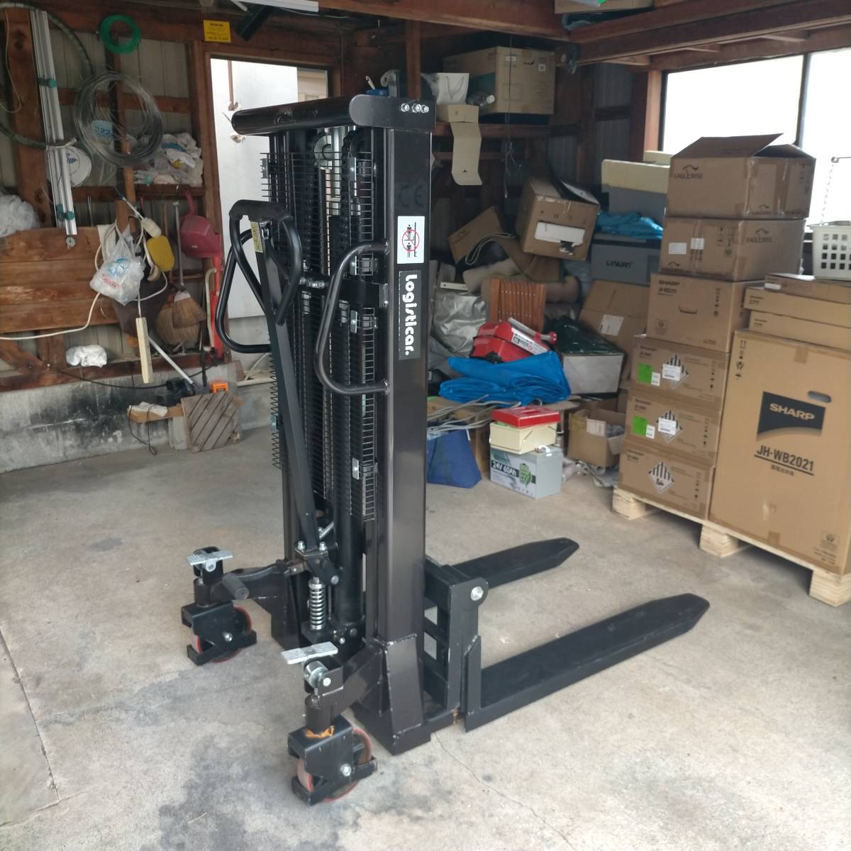 ハンドフォークリフト2000k 2t中古（とても綺麗）logisticar