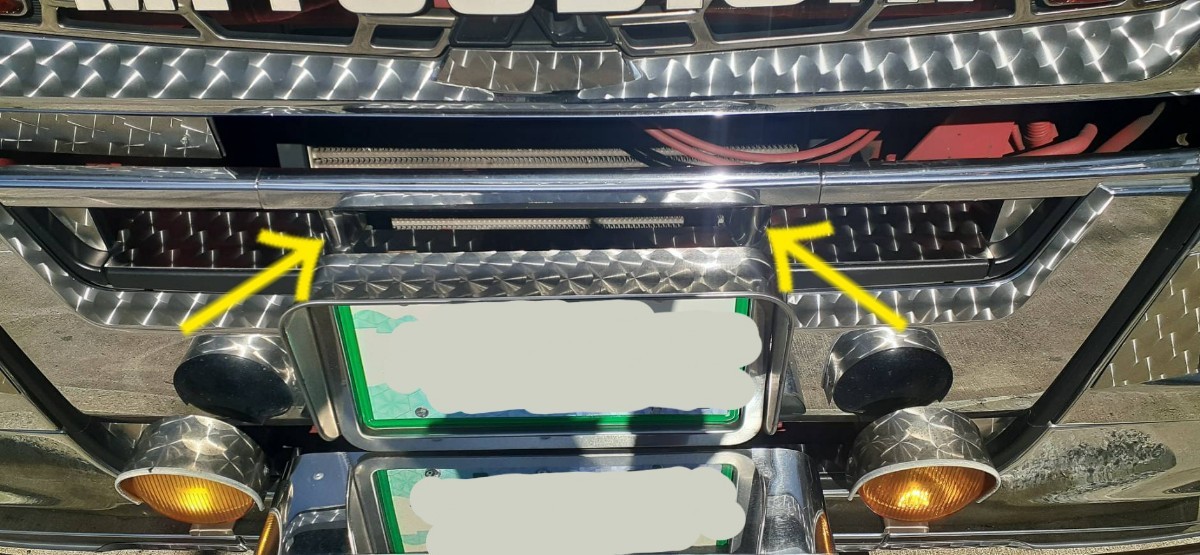 17スーパーグレート　バンパーステップピアー　鱗ステンレスカバー　オリジナル