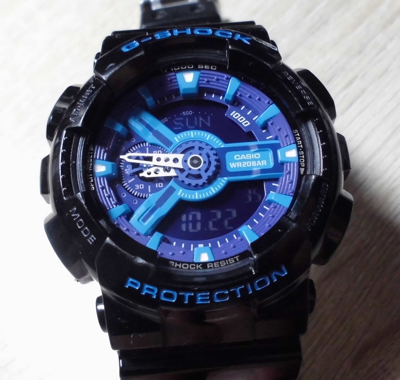 送料300円～！カシオ ジーショック GA-110HC-1AJF ハイパーカラーズ