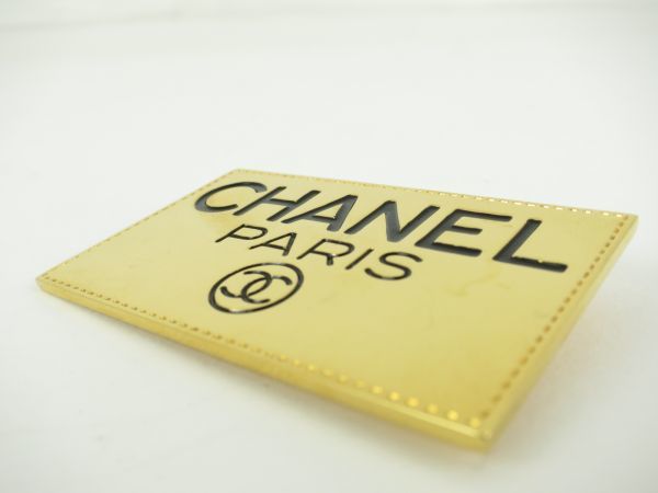 CHANEL シャネル ブローチ ロゴプレート アクセサリー お洒落な