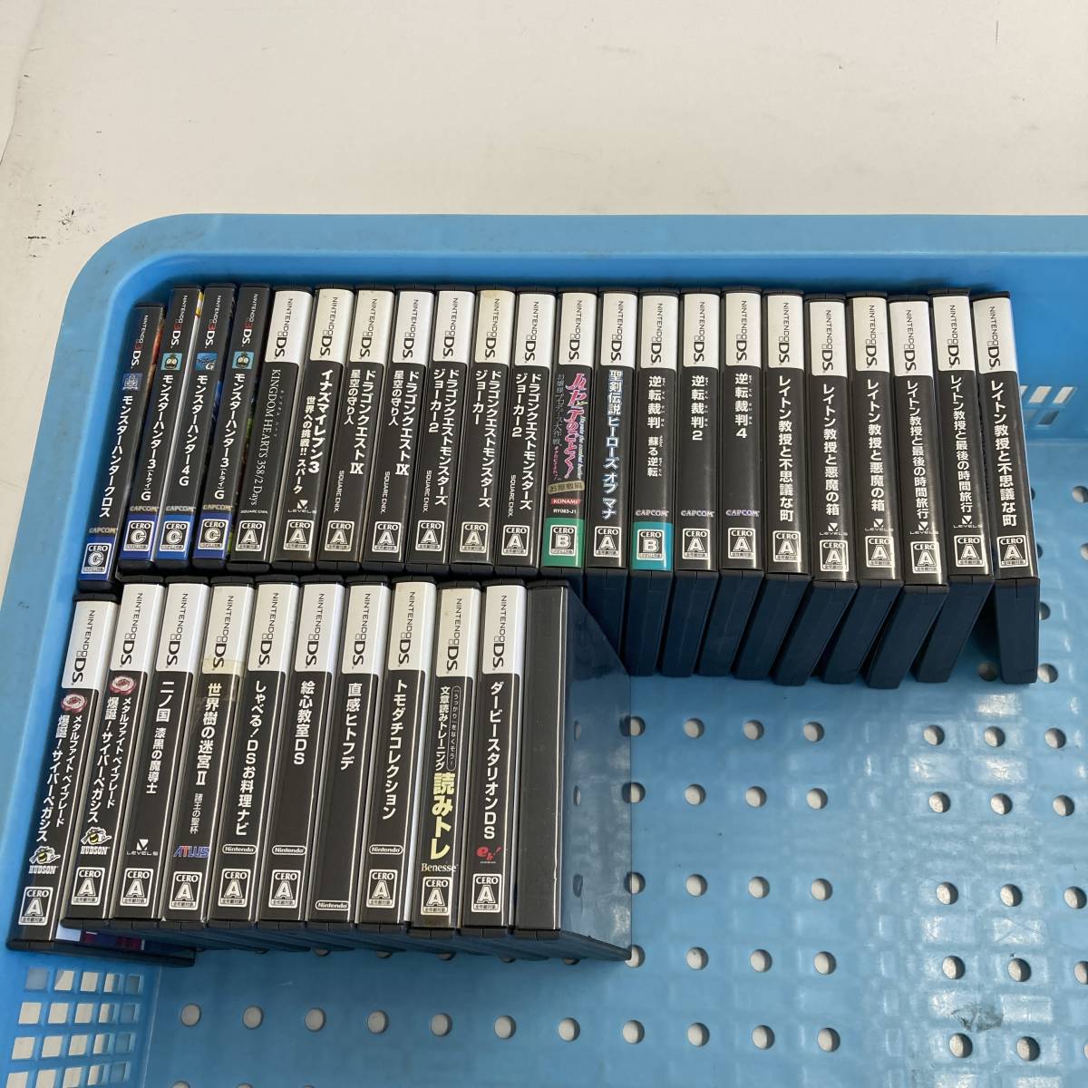 【1円～】DS3DSソフトまとめ売り 約30枚 モンスターハンター ドラゴンクエスト レイトン教授 逆転裁判 読みトレ【ジャンク品】