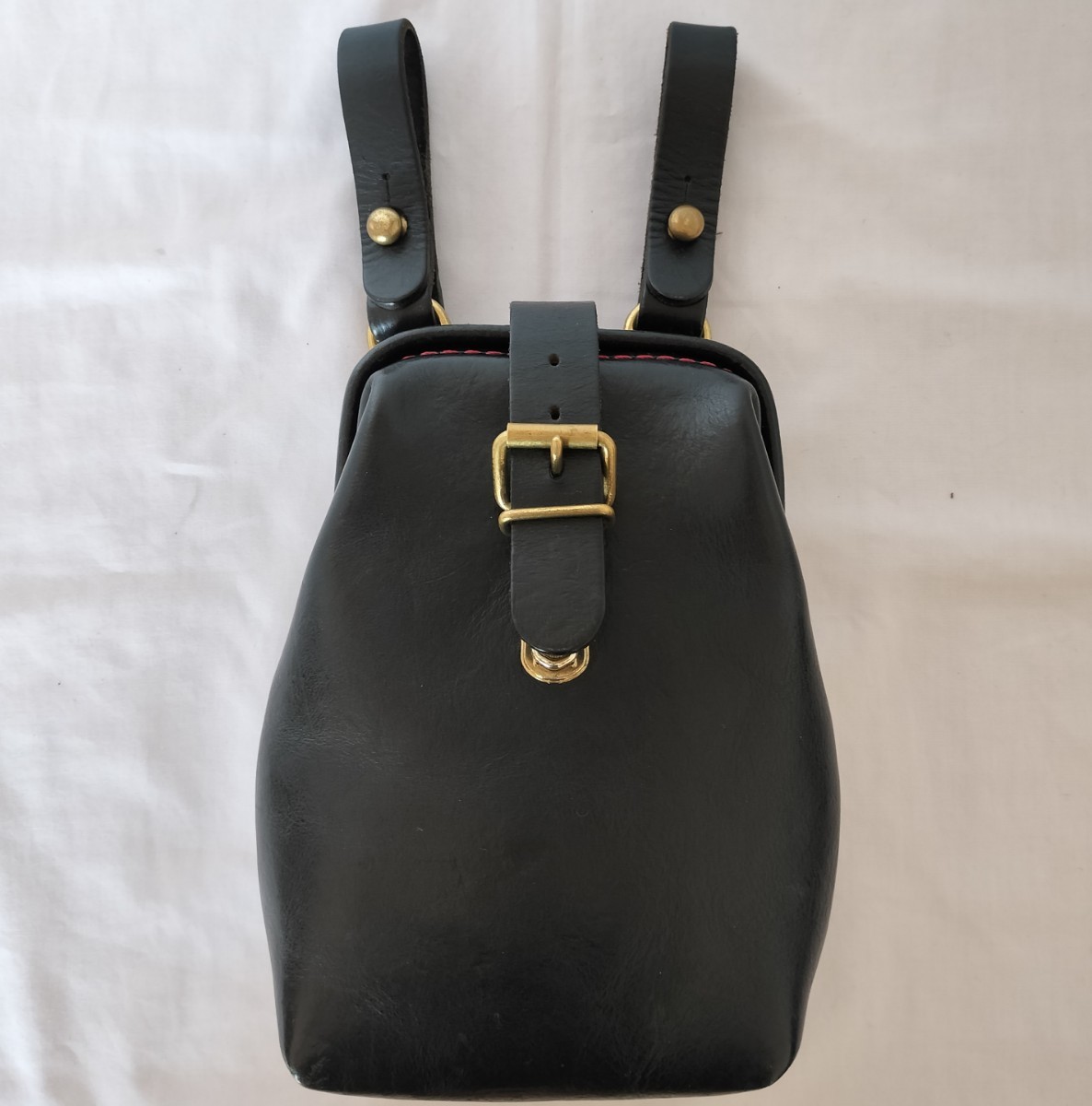 美品! HERZ ヘルツ 定価18700円 口枠ベルトポーチ (E-40) 黒ブラック