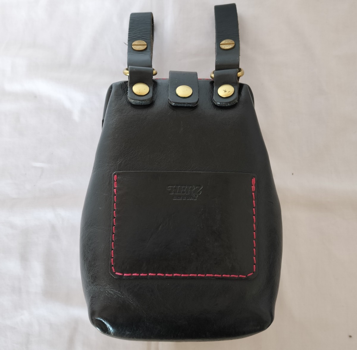 美品! HERZ ヘルツ 定価18700円 口枠ベルトポーチ (E-40) 黒ブラック